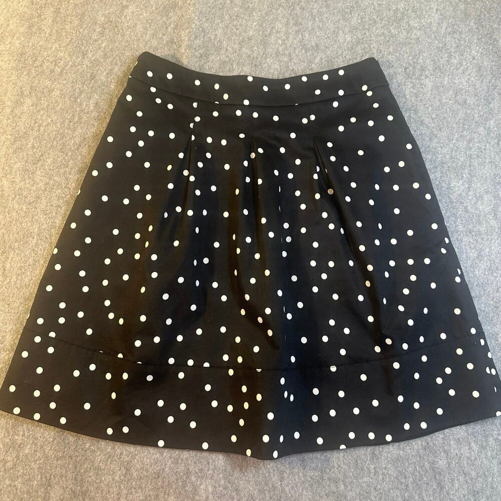 White House Black Market, womens skirt size 2 polka dot flowy side zip & pockets